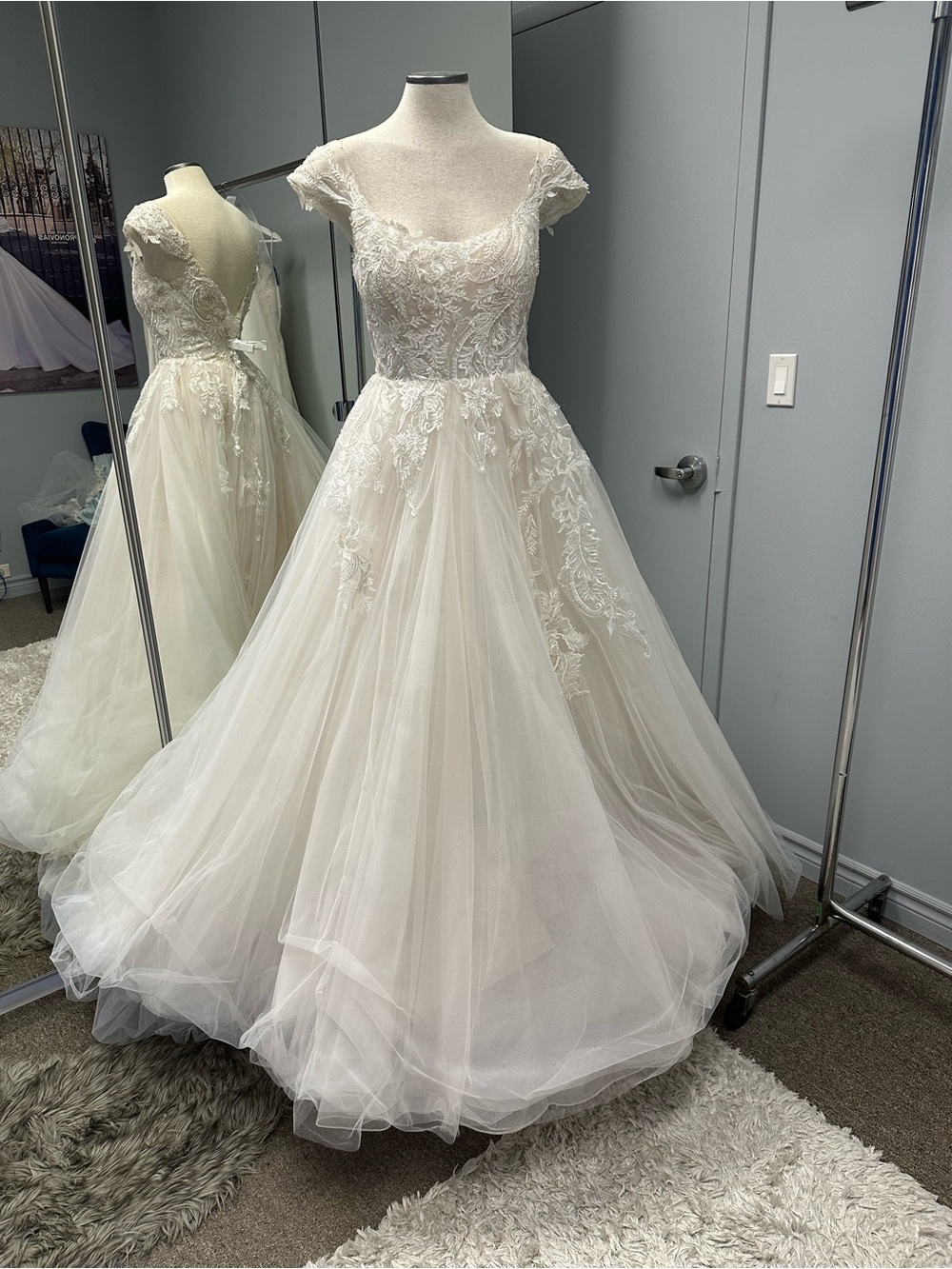 Ivory Lace & Tulle A-Line Wedding Dress with Cap Sleeves